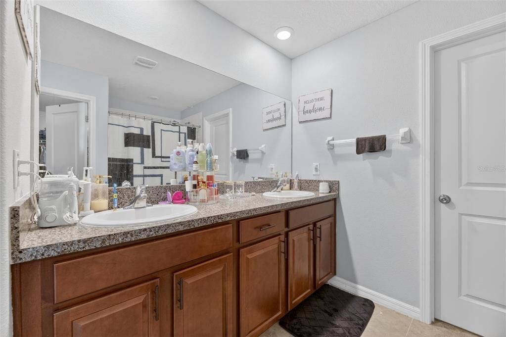 For Sale: $387,900 (6 beds, 3 baths, 3130 Square Feet)