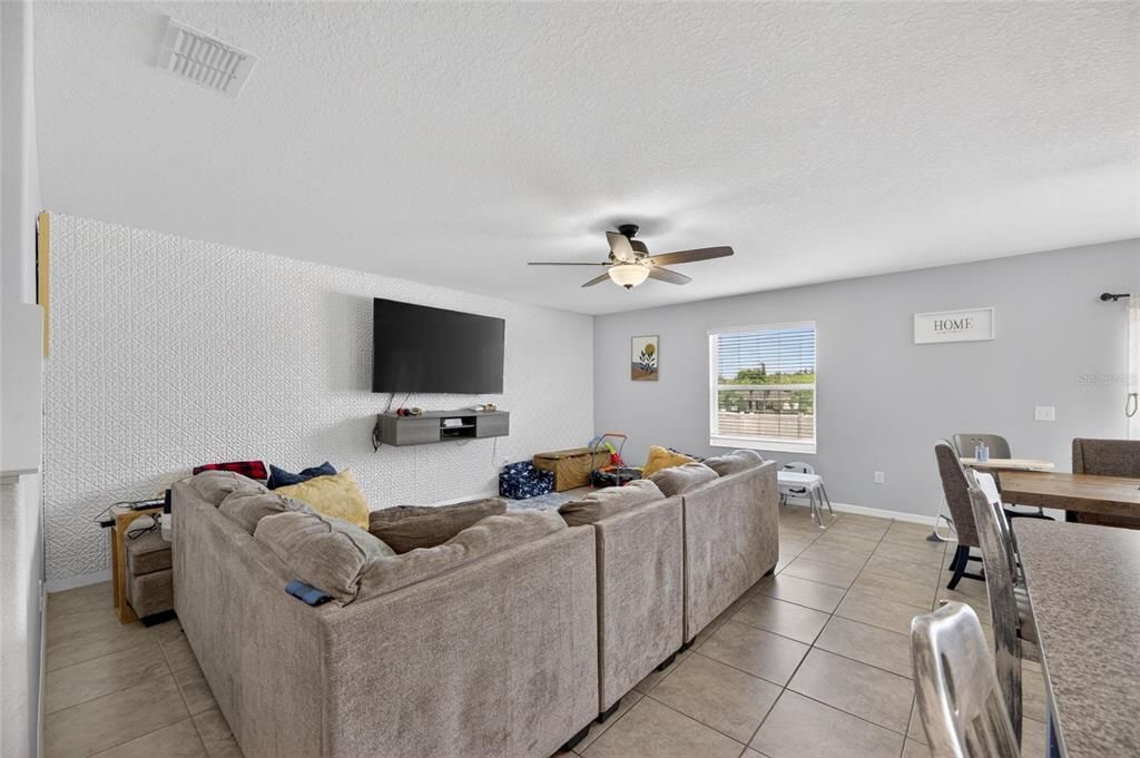 For Sale: $387,900 (6 beds, 3 baths, 3130 Square Feet)
