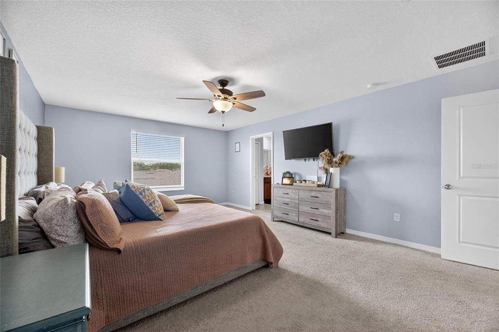 For Sale: $387,900 (6 beds, 3 baths, 3130 Square Feet)