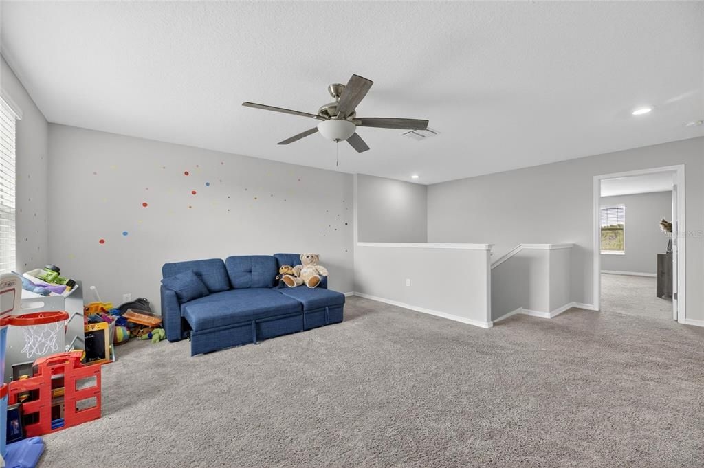 For Sale: $387,900 (6 beds, 3 baths, 3130 Square Feet)