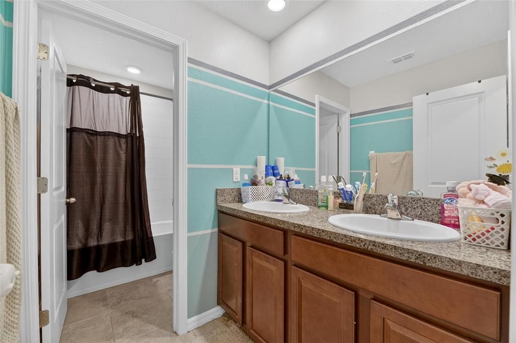 For Sale: $387,900 (6 beds, 3 baths, 3130 Square Feet)