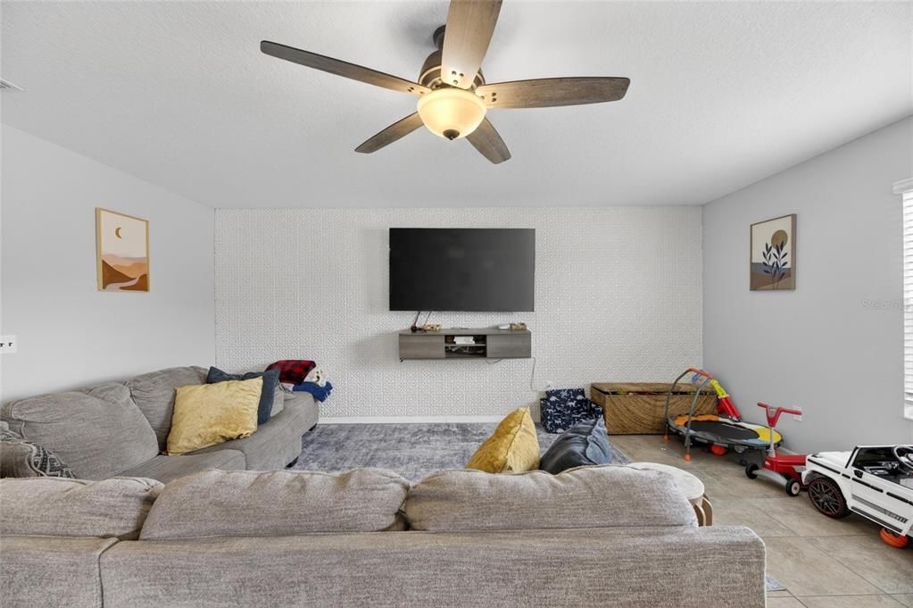 For Sale: $387,900 (6 beds, 3 baths, 3130 Square Feet)