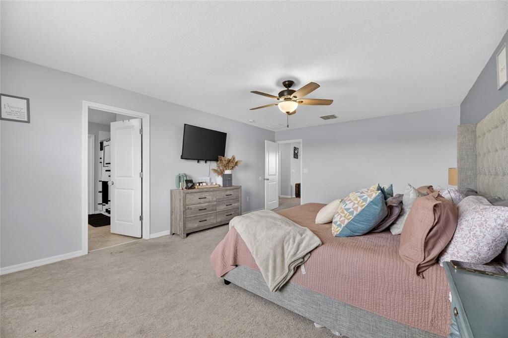 For Sale: $387,900 (6 beds, 3 baths, 3130 Square Feet)