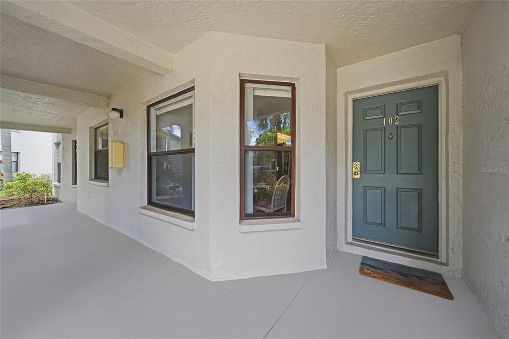 For Sale: $289,000 (2 beds, 2 baths, 1174 Square Feet)