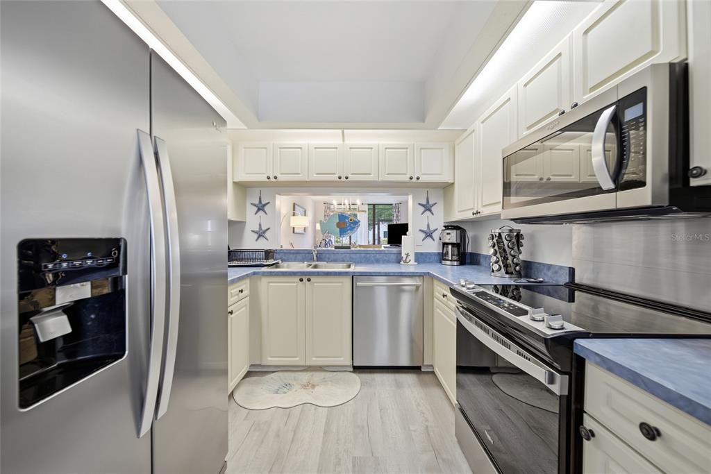 For Sale: $289,000 (2 beds, 2 baths, 1174 Square Feet)