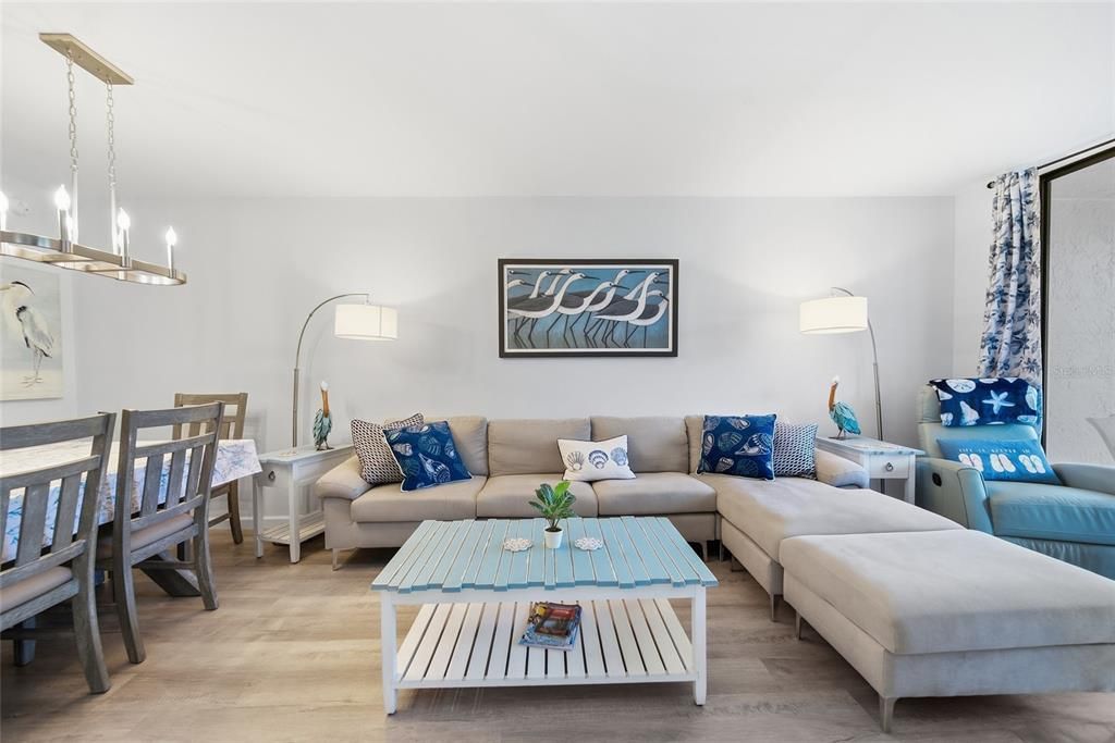 For Sale: $289,000 (2 beds, 2 baths, 1174 Square Feet)