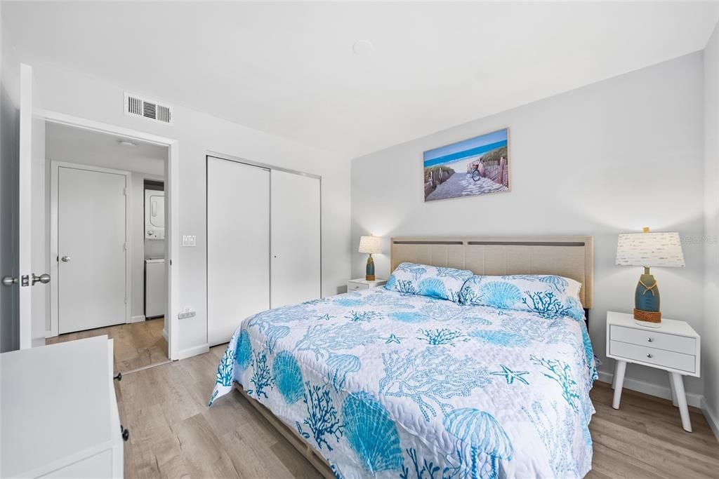 For Sale: $289,000 (2 beds, 2 baths, 1174 Square Feet)