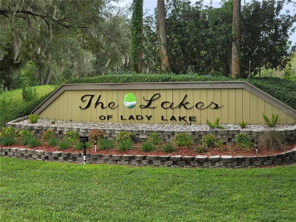 На продажу: $110,000 (0.60 acres)