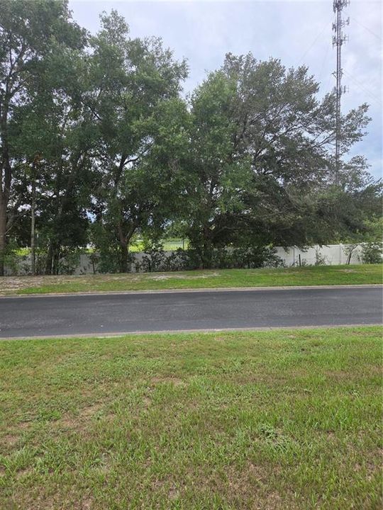 На продажу: $110,000 (0.60 acres)