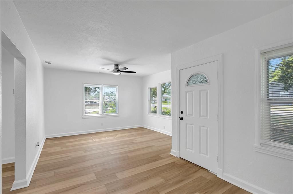 En Venta: $319,900 (4 camas, 1 baños, 1272 Pies cuadrados)