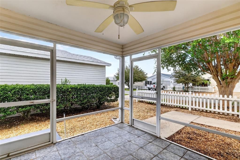 For Sale: $260,000 (2 beds, 2 baths, 1121 Square Feet)