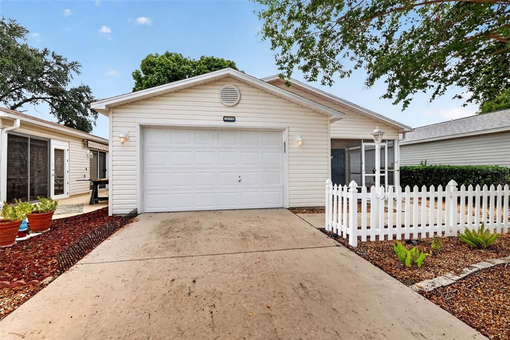 For Sale: $260,000 (2 beds, 2 baths, 1121 Square Feet)