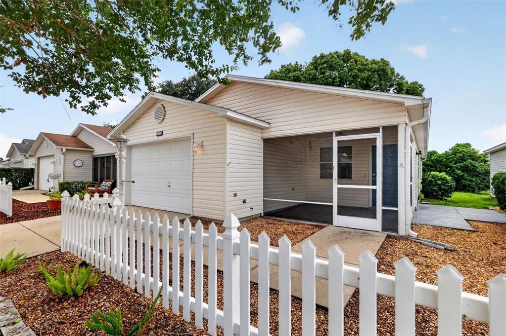 For Sale: $260,000 (2 beds, 2 baths, 1121 Square Feet)