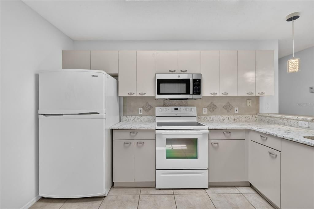 For Sale: $260,000 (2 beds, 2 baths, 1121 Square Feet)