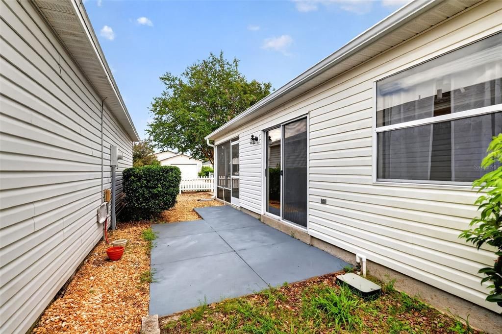 For Sale: $260,000 (2 beds, 2 baths, 1121 Square Feet)