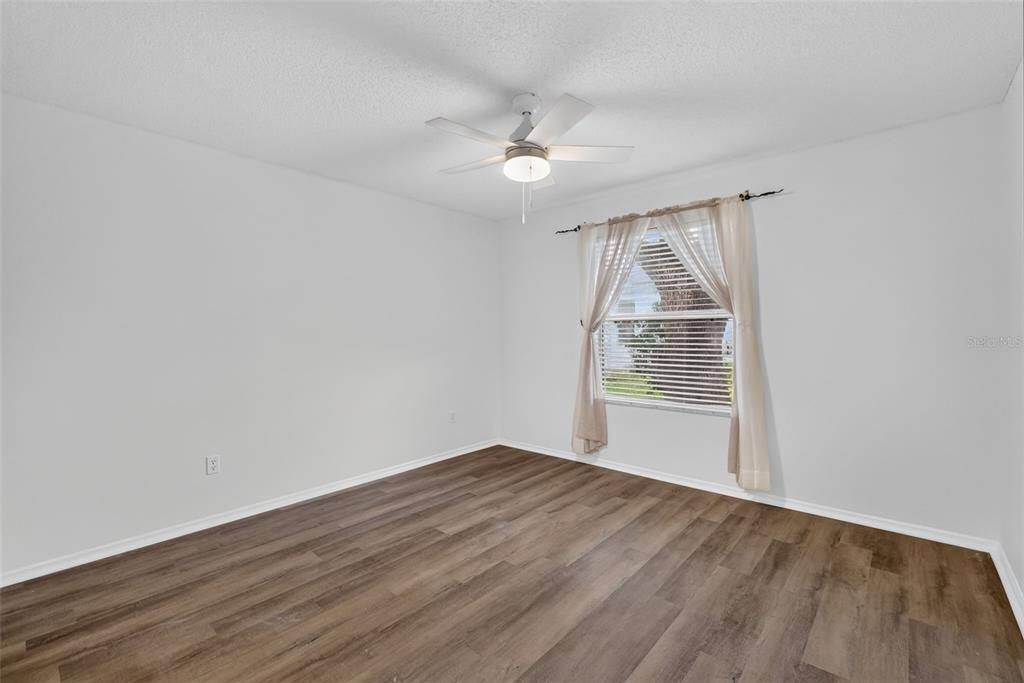 For Sale: $260,000 (2 beds, 2 baths, 1121 Square Feet)