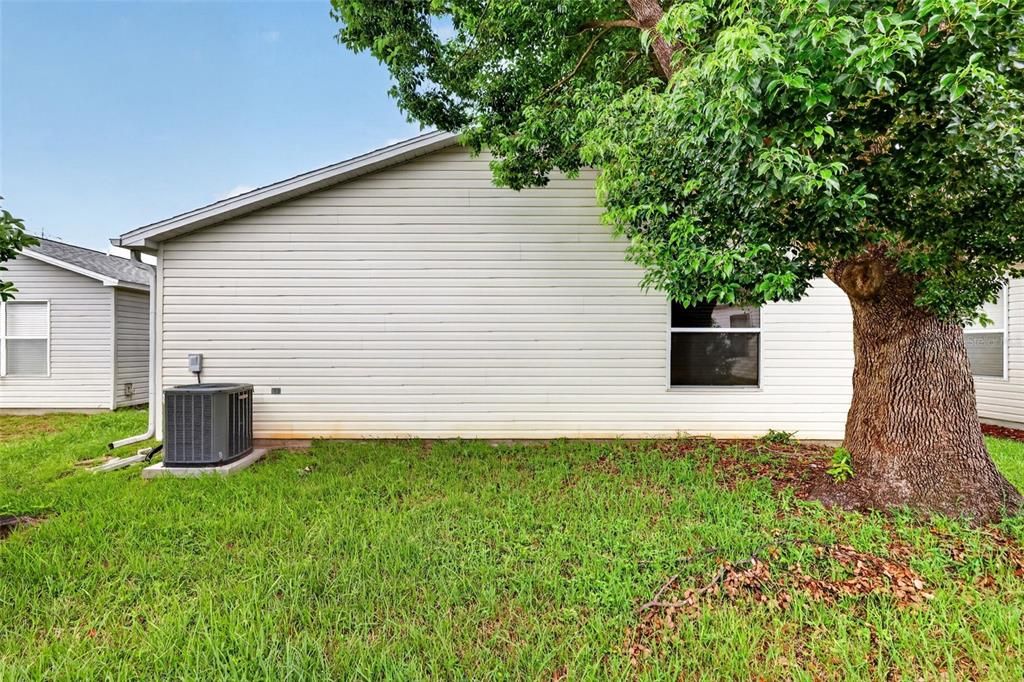 For Sale: $260,000 (2 beds, 2 baths, 1121 Square Feet)