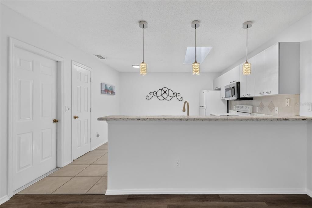 For Sale: $260,000 (2 beds, 2 baths, 1121 Square Feet)
