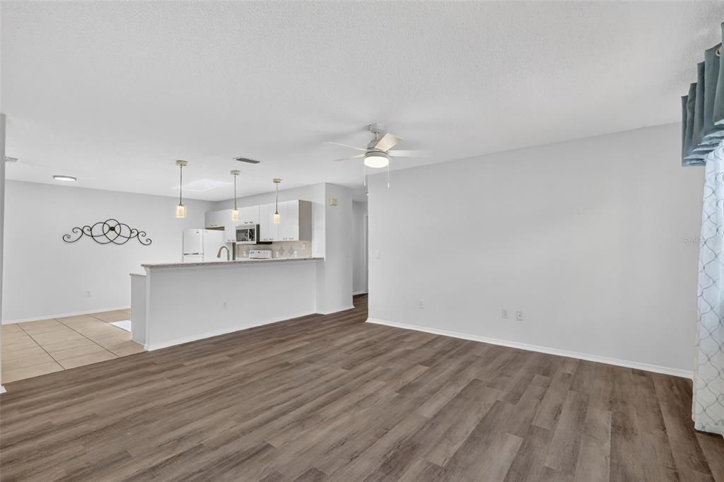 For Sale: $260,000 (2 beds, 2 baths, 1121 Square Feet)