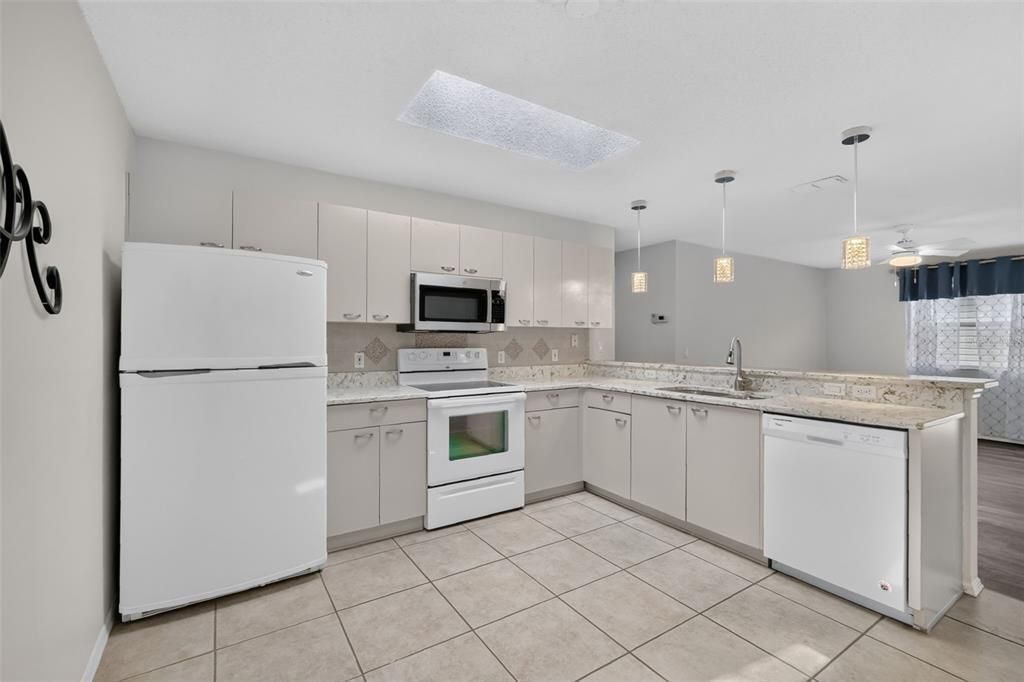 For Sale: $260,000 (2 beds, 2 baths, 1121 Square Feet)