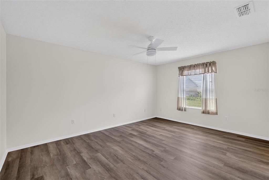 For Sale: $260,000 (2 beds, 2 baths, 1121 Square Feet)
