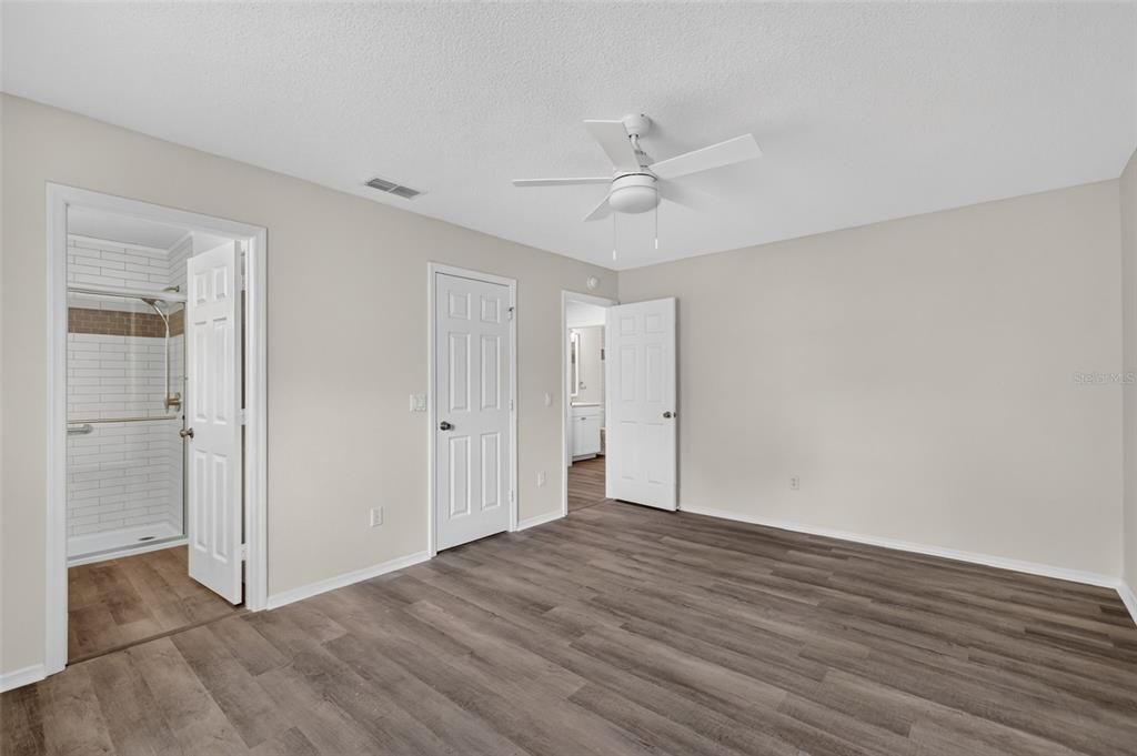 For Sale: $260,000 (2 beds, 2 baths, 1121 Square Feet)