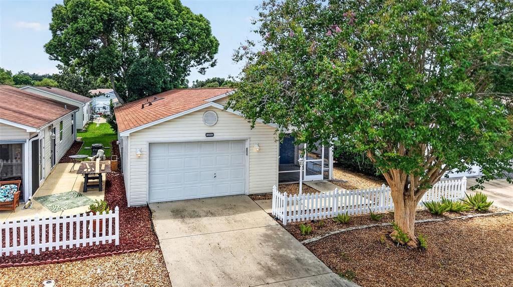 For Sale: $260,000 (2 beds, 2 baths, 1121 Square Feet)
