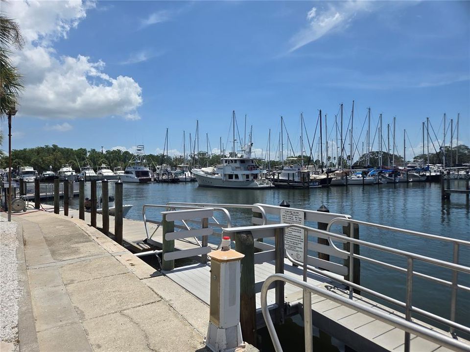 For Rent: $2,900 (2 beds, 1 baths, 1096 Square Feet)