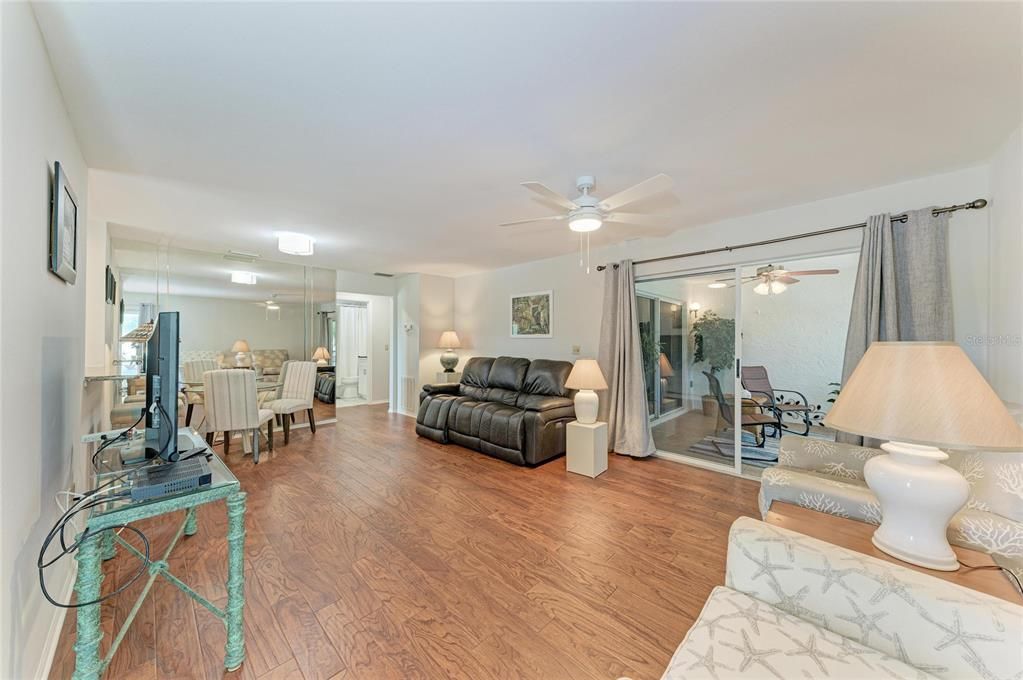 For Sale: $340,000 (2 beds, 2 baths, 1083 Square Feet)