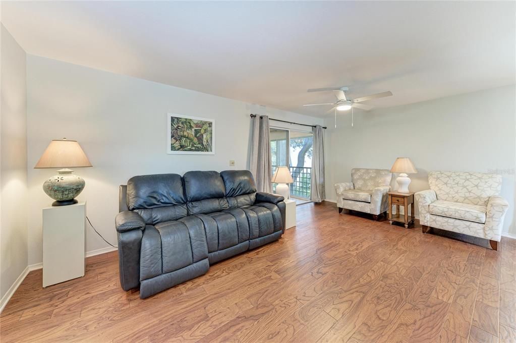 For Sale: $340,000 (2 beds, 2 baths, 1083 Square Feet)