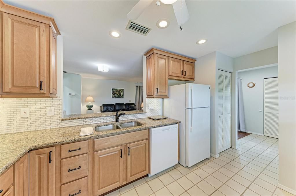 For Sale: $340,000 (2 beds, 2 baths, 1083 Square Feet)