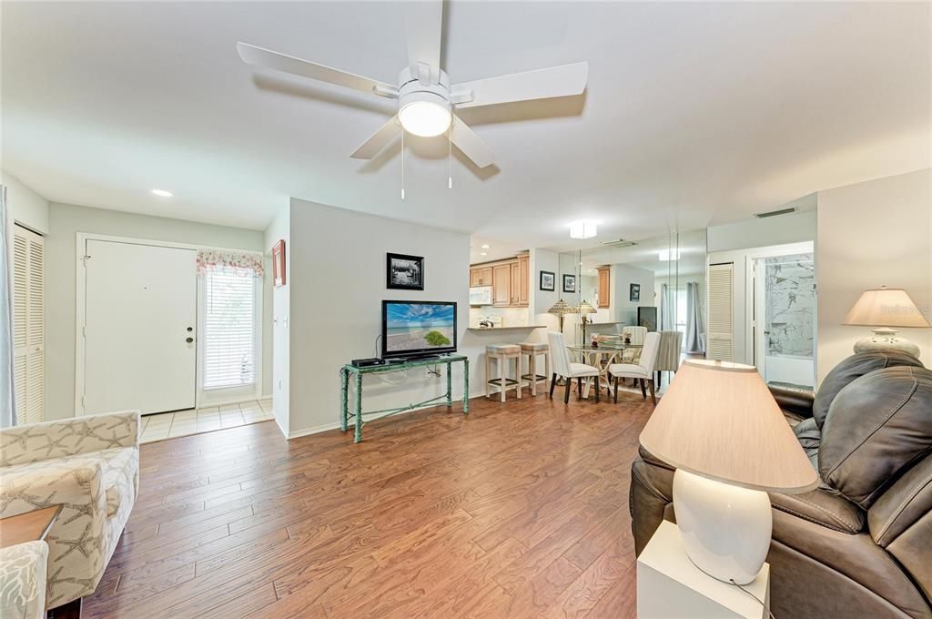 For Sale: $340,000 (2 beds, 2 baths, 1083 Square Feet)