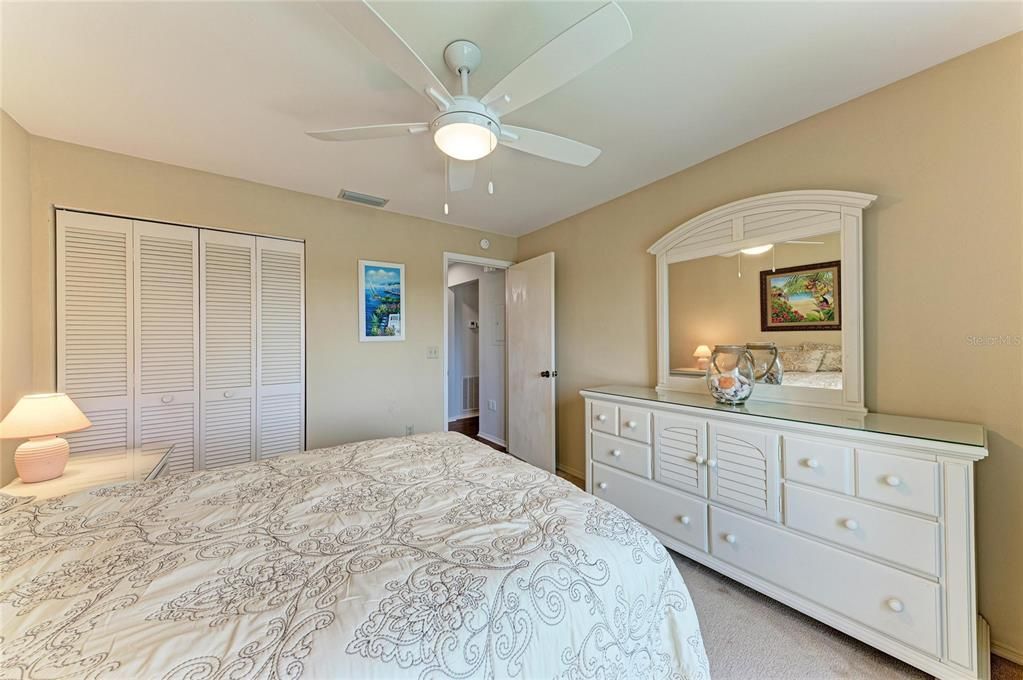 For Sale: $340,000 (2 beds, 2 baths, 1083 Square Feet)