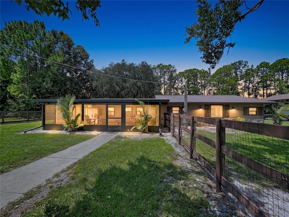 For Sale: $699,999 (3 beds, 2 baths, 1520 Square Feet)