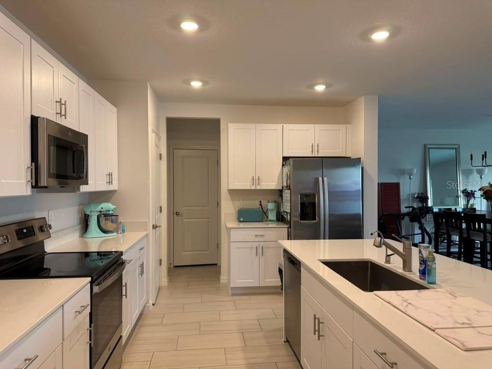 For Rent: $3,400 (6 beds, 3 baths, 3326 Square Feet)