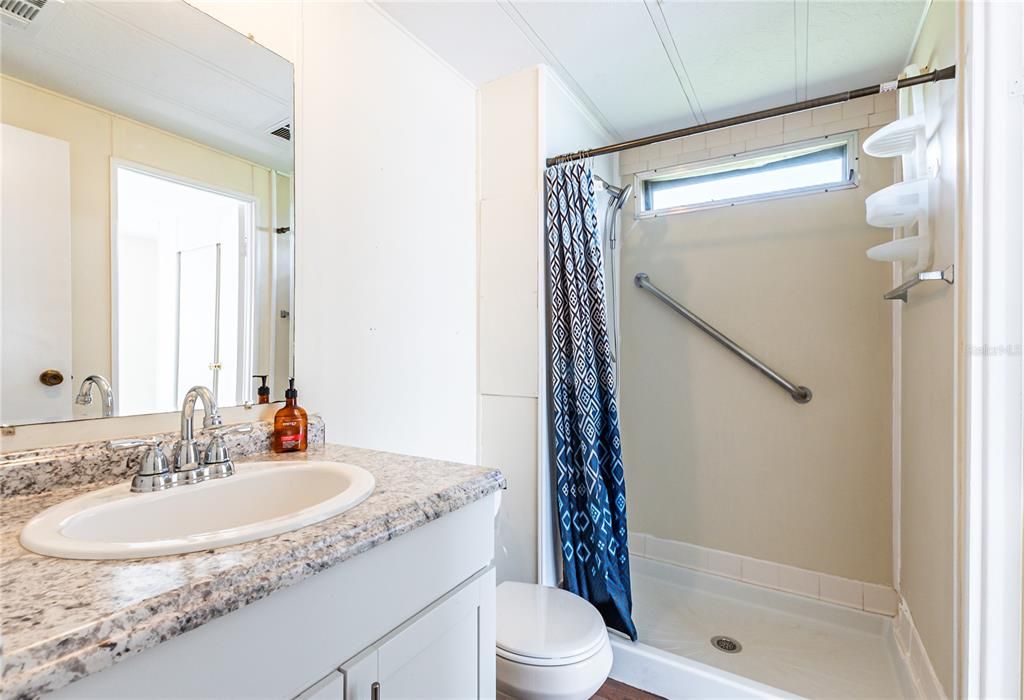 For Sale: $119,900 (2 beds, 2 baths, 896 Square Feet)