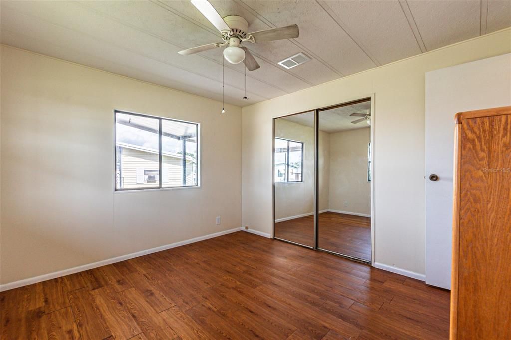 For Sale: $119,900 (2 beds, 2 baths, 896 Square Feet)