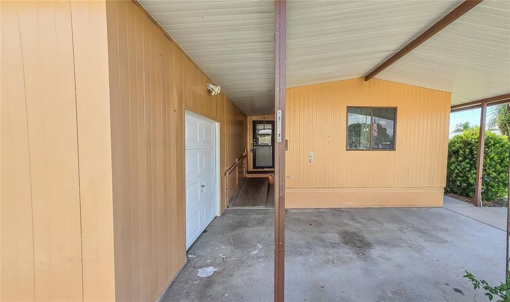For Sale: $119,900 (2 beds, 2 baths, 896 Square Feet)