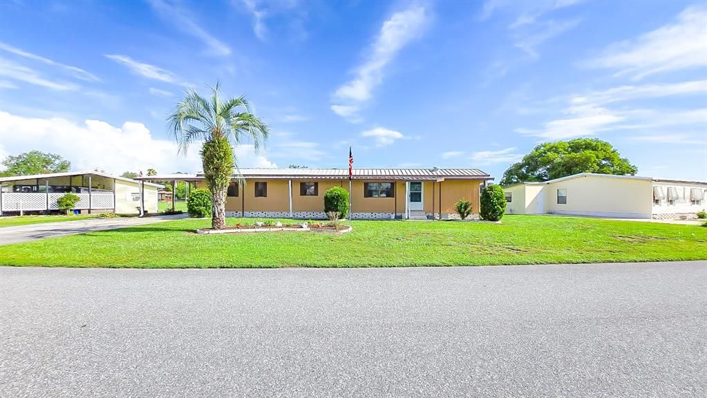 For Sale: $119,900 (2 beds, 2 baths, 896 Square Feet)
