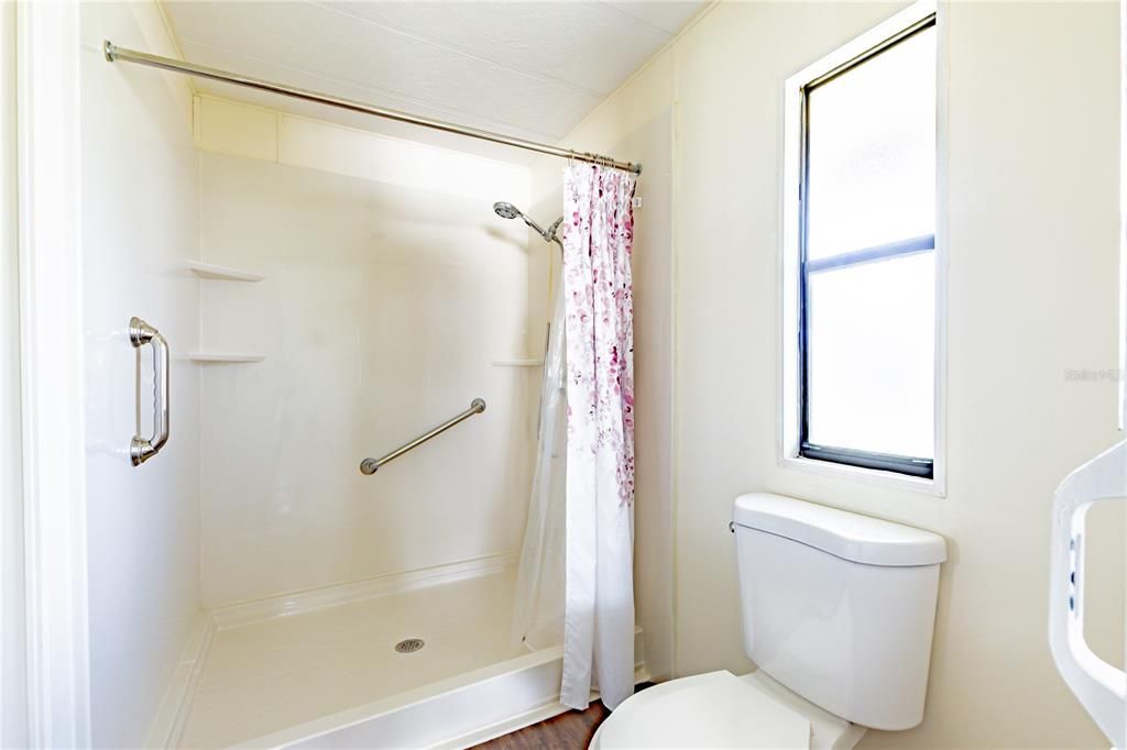 For Sale: $119,900 (2 beds, 2 baths, 896 Square Feet)