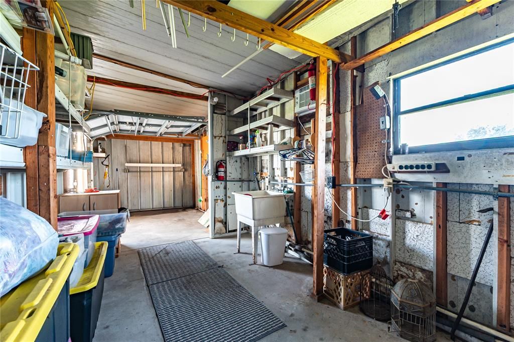For Sale: $119,900 (2 beds, 2 baths, 896 Square Feet)