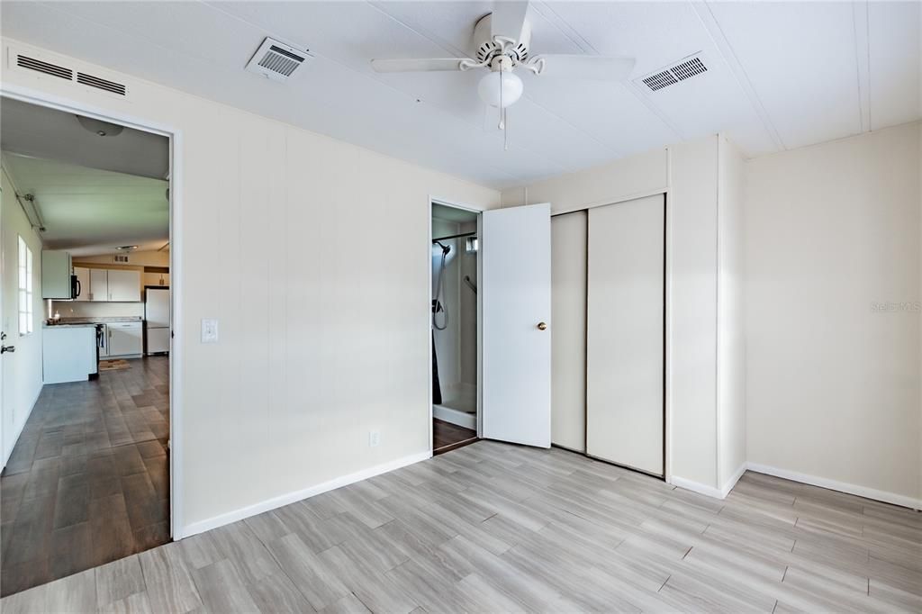 For Sale: $119,900 (2 beds, 2 baths, 896 Square Feet)