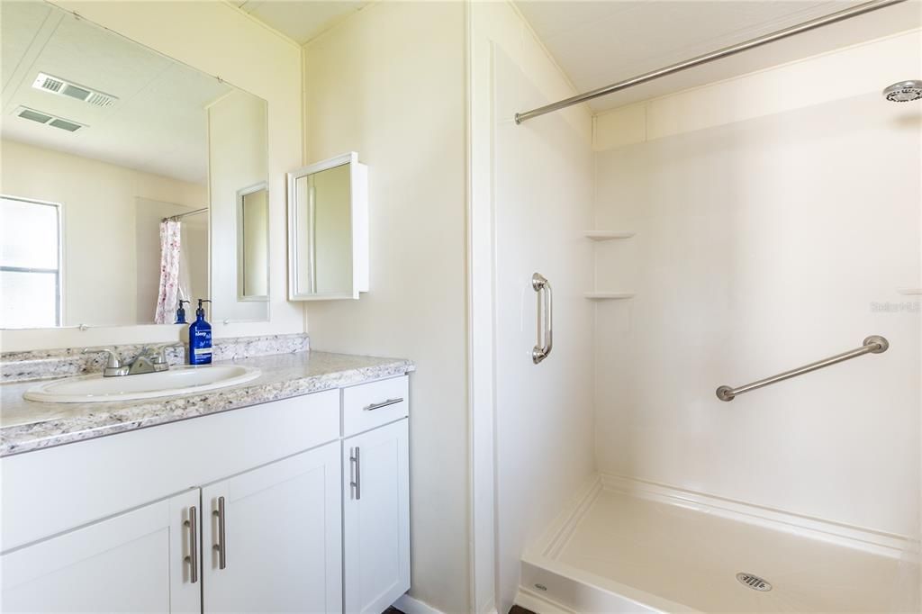 For Sale: $119,900 (2 beds, 2 baths, 896 Square Feet)