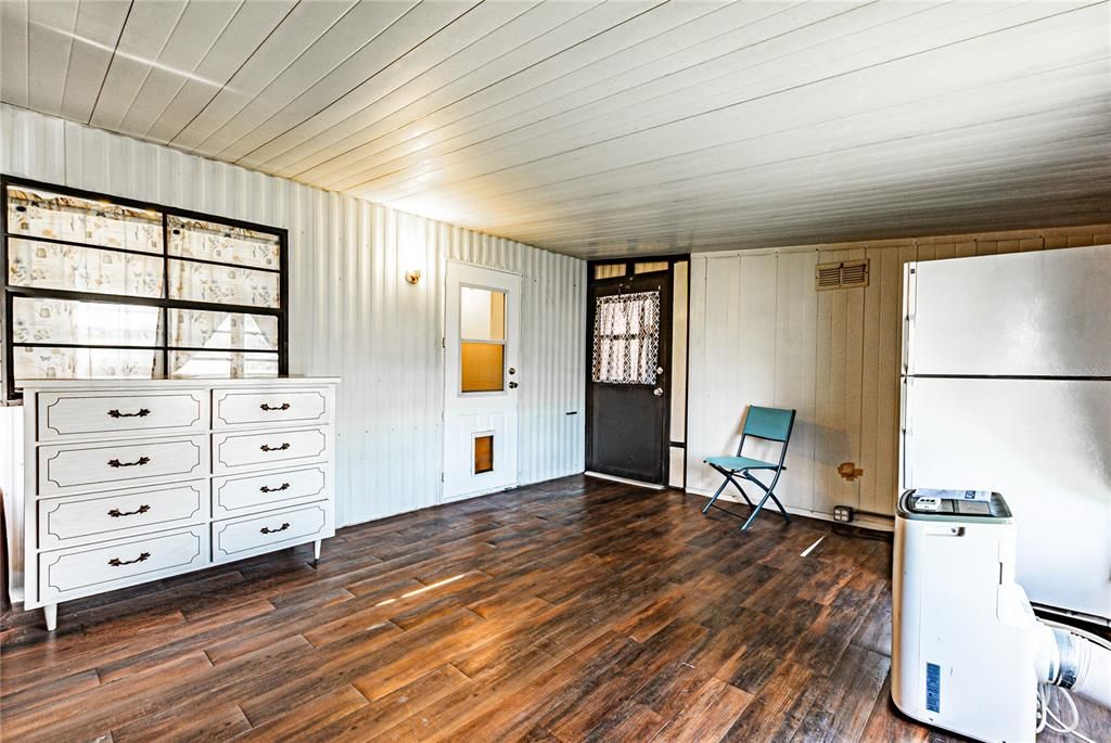 For Sale: $119,900 (2 beds, 2 baths, 896 Square Feet)