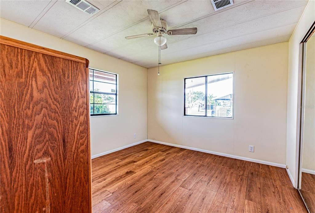 For Sale: $119,900 (2 beds, 2 baths, 896 Square Feet)