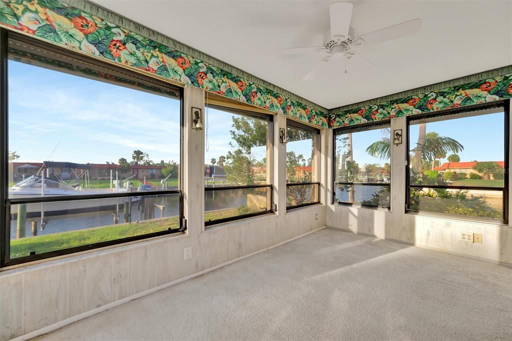 For Sale: $425,000 (2 beds, 2 baths, 1296 Square Feet)