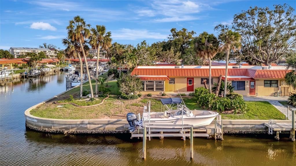 For Sale: $425,000 (2 beds, 2 baths, 1296 Square Feet)