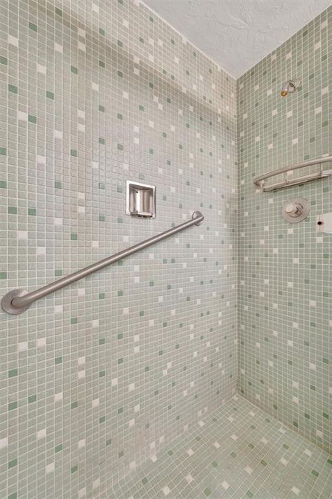 For Sale: $425,000 (2 beds, 2 baths, 1296 Square Feet)