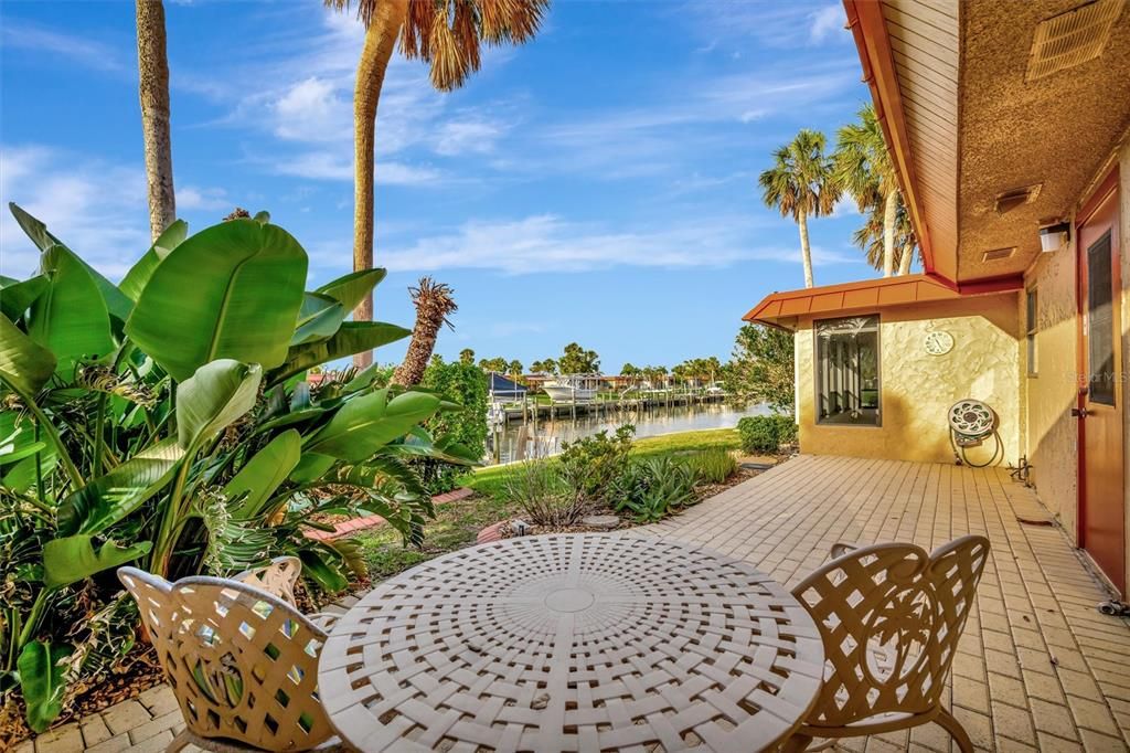 For Sale: $425,000 (2 beds, 2 baths, 1296 Square Feet)