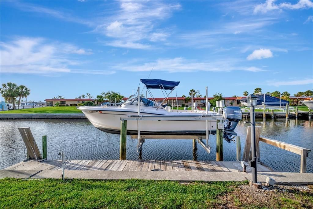 For Sale: $425,000 (2 beds, 2 baths, 1296 Square Feet)